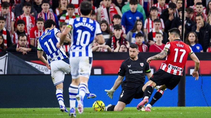 Las notas de Pako Ruiz: Unai Simón mantiene el pulso en el derbi