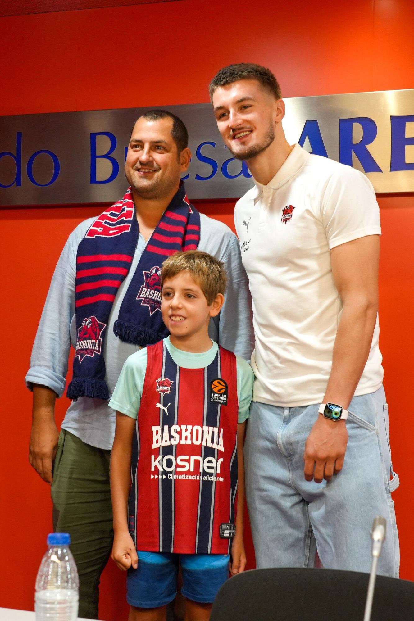 En imágenes: Presentación de Clément Frisch como jugador del Baskonia