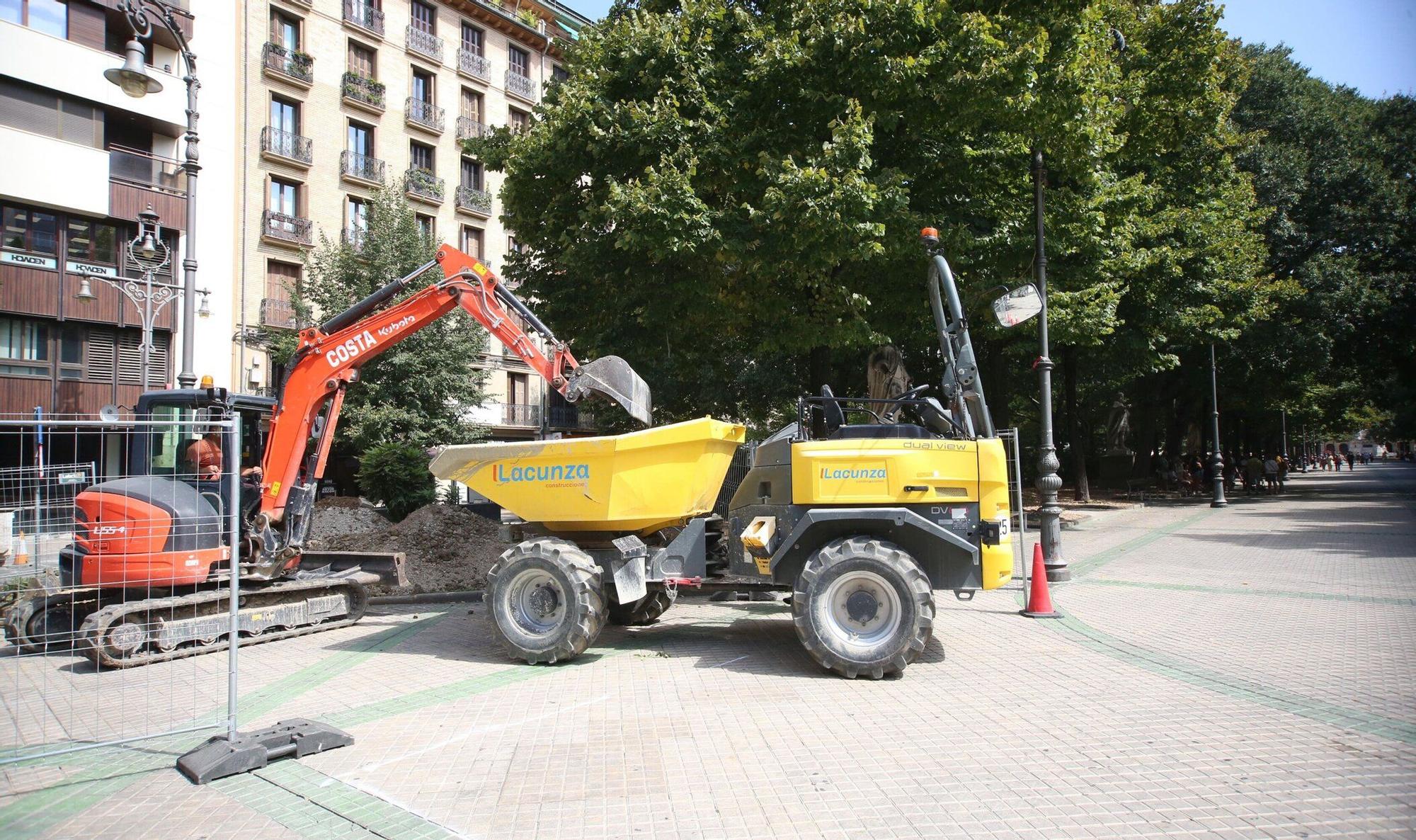 Fotos del Inicio de las catas previas al comienzo de las obra del Paseo de Sarasate