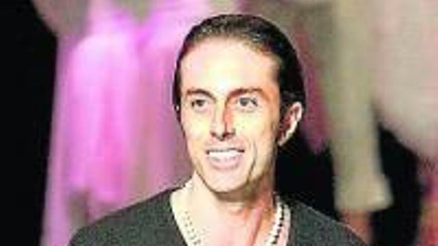 GiambattistaValli accede al exclusivo club de  la alta costura francesa
