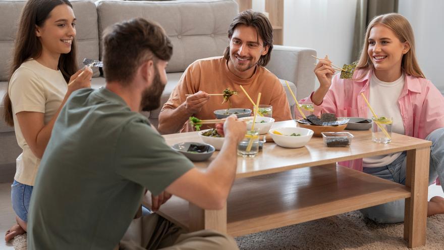 Estás tirando los nutrientes de tu comida sin darte cuenta: así debes comer a partir de ahora