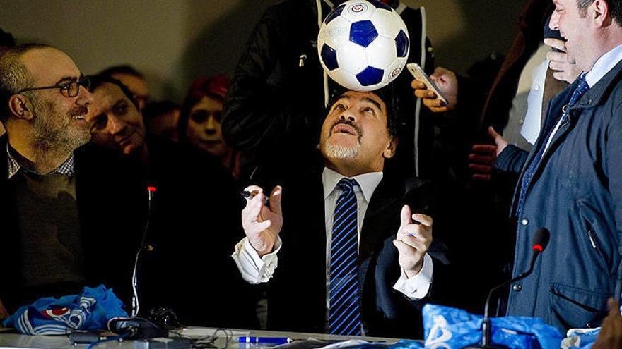 Maradona niega que deba dinero en impuestos a Italia