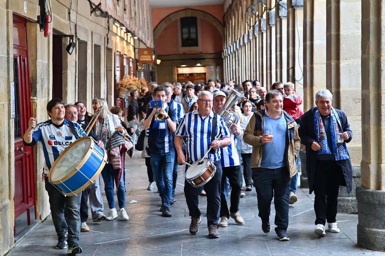 Las aficiones de la Real y Athletic ya juegan en la Parte Vieja