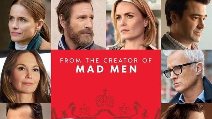Póster con los actores a modo de marco. Fotos: Amazon Prime Video