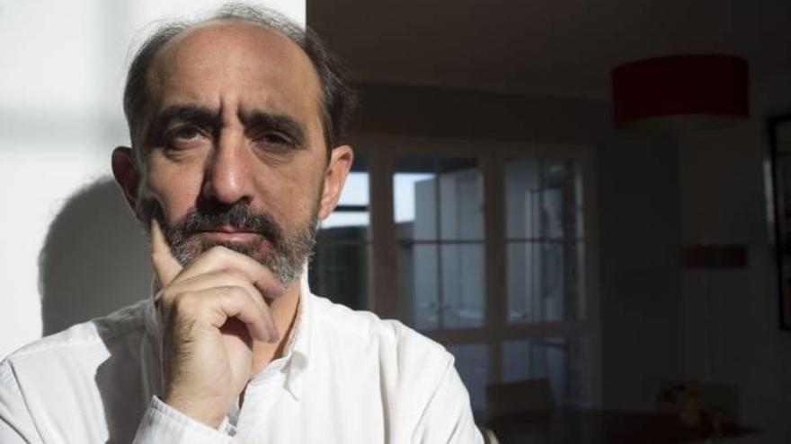 El ensayista bilbaino, durante la entrevista en su casa de Zarikiegi (Nafarroa).Foto: Xabi