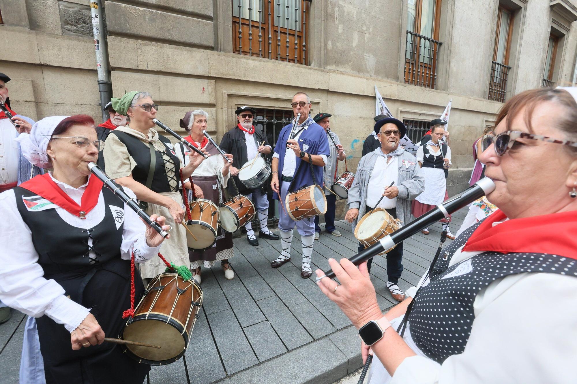 En imágenes: La fiesta continúa en las calles de Gasteiz este 6 de agosto