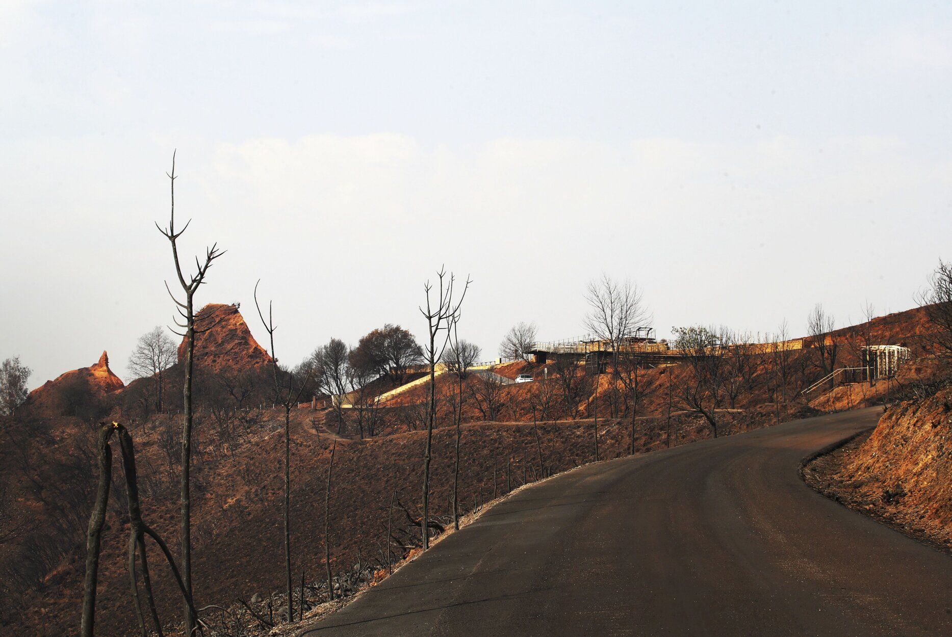 Las Médulas, arrasadas por el fuego: un paisaje desolador