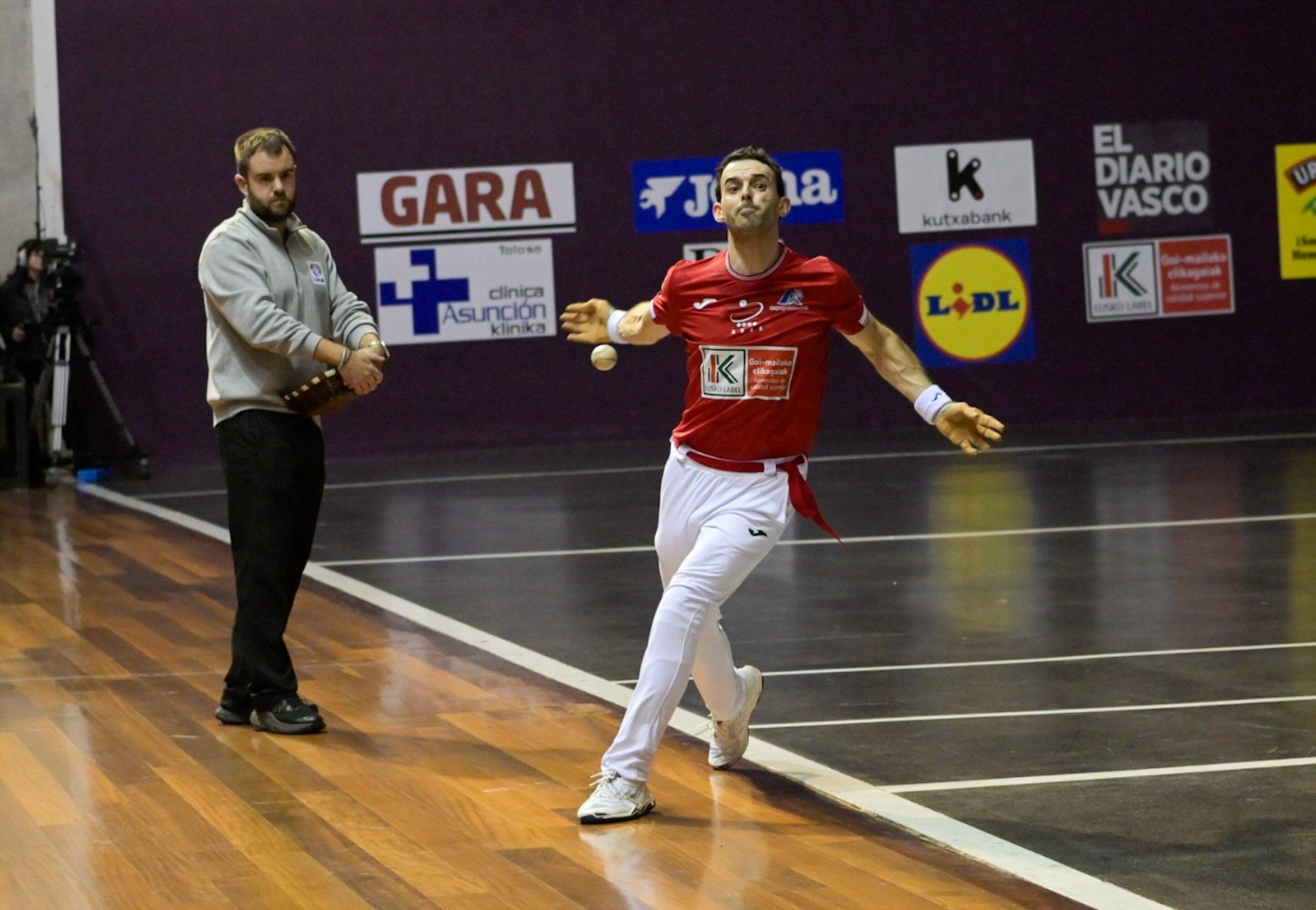 Jokin Altuna se lleva el bronce del Cuatro y Medio tras derrotar a Joseba Ezkurdia en Arrasate.