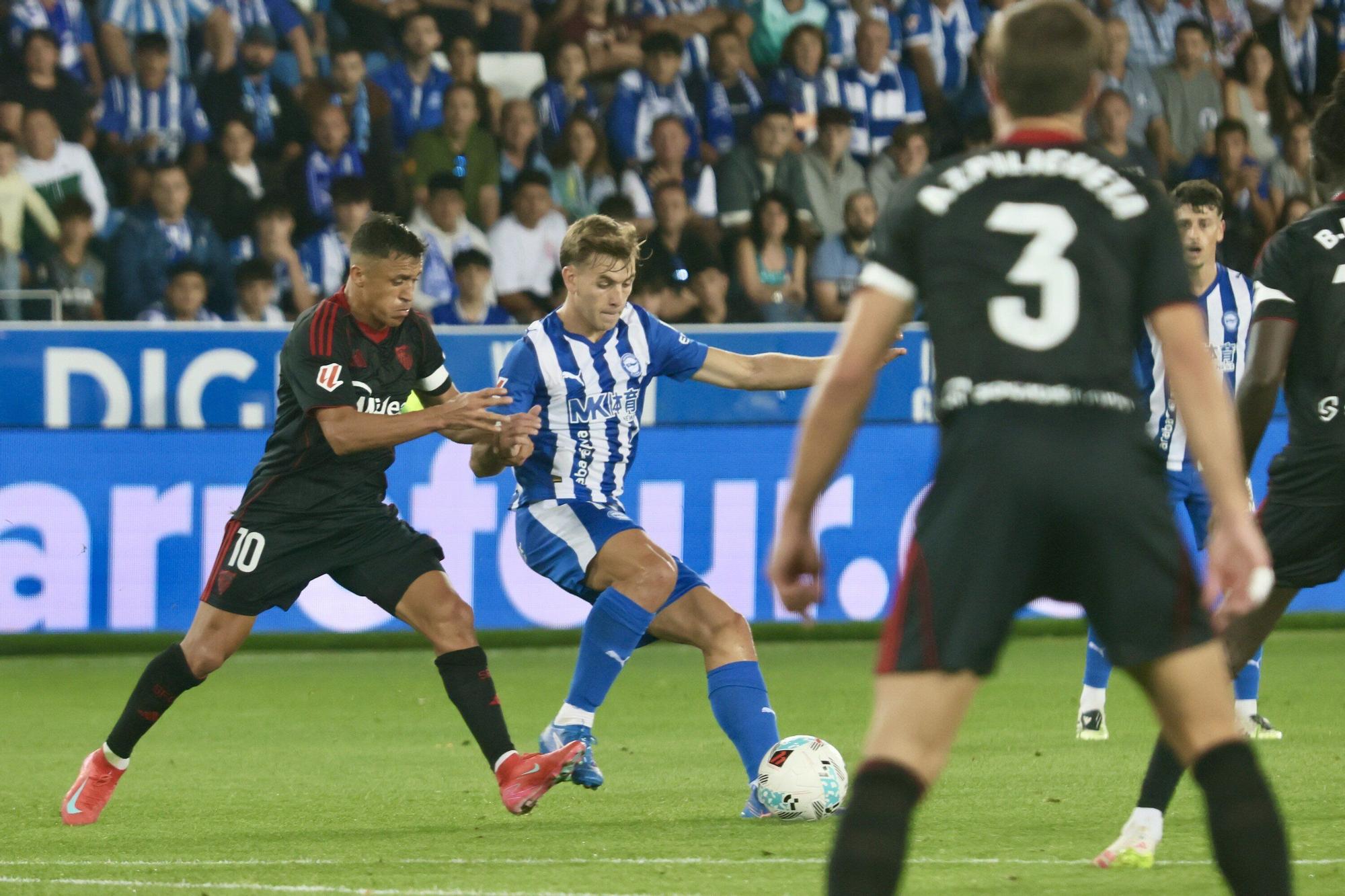 En imágenes: El Alavés cae en Mendizorroza ante el Sevilla