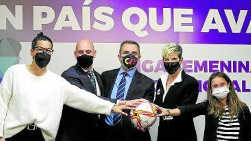 La primera liga femenina profesional de fútbol echa a andar