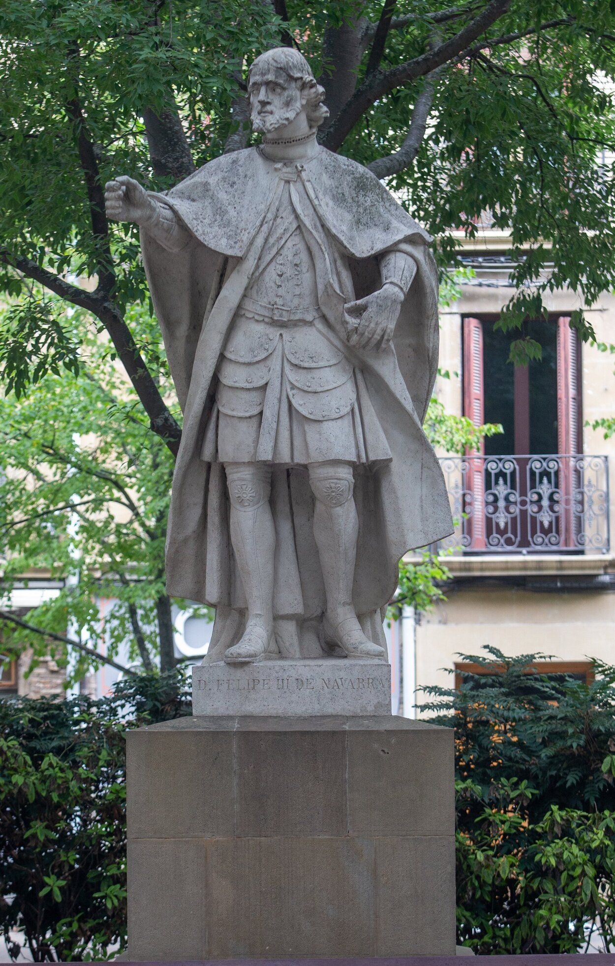 Fotos del inicio de los trabajos de marcaje para el traslado de las estatuas del Paseo de Sarasate