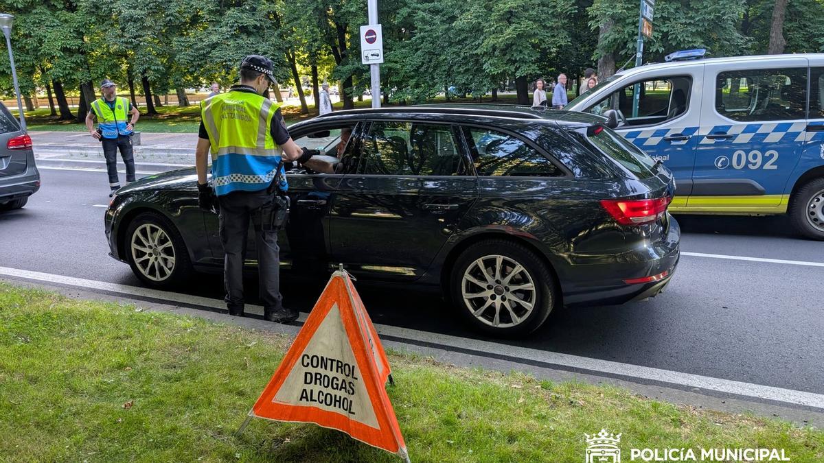 Uno de los controles de alcohol y drogas efectuados por Policía Municipal de Pamplona.