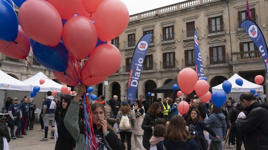 En imágenes: Así ha sido la VI Caminata Solidaria de Asafes en Vitoria por la salud mental