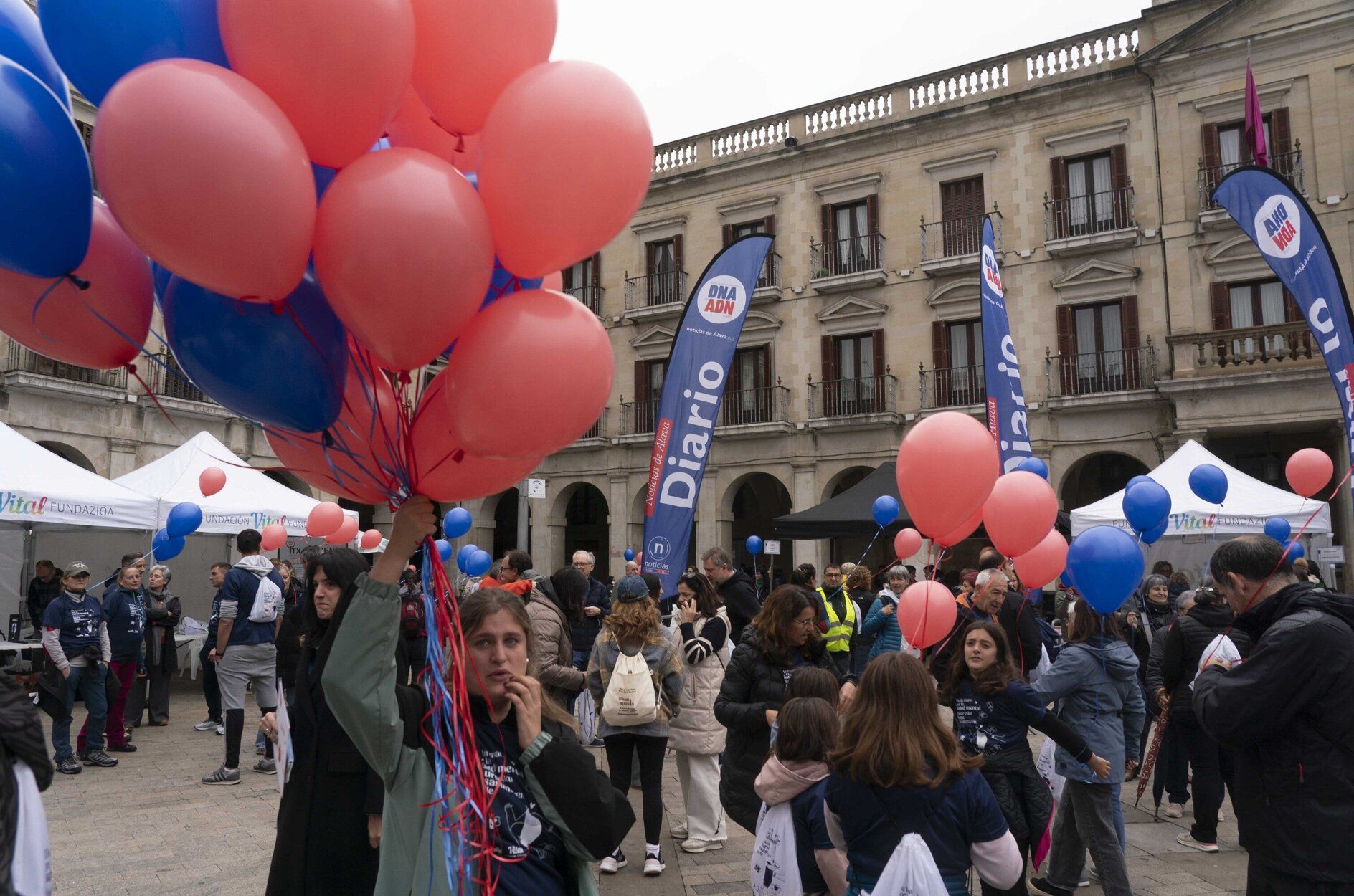 En imágenes: Así ha sido la VI Caminata Solidaria de Asafes en Vitoria por la salud mental