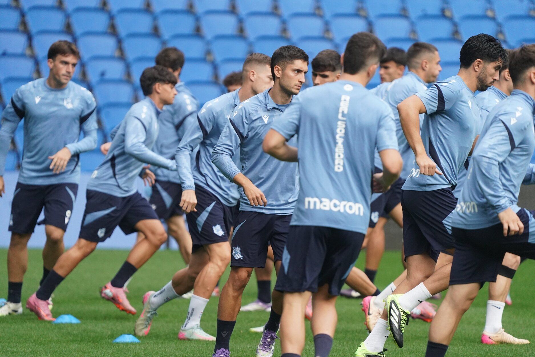 El entrenamiento de la Real a puerta abierta en Anoeta, en imágenes