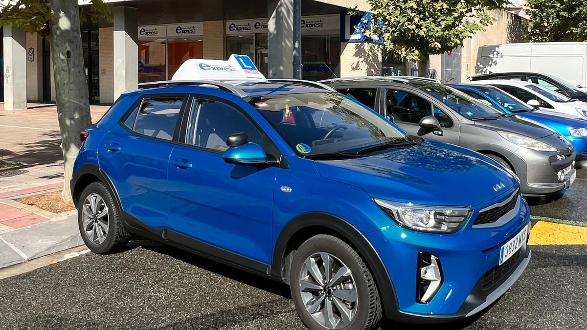 La Autoescuela Express está formada por un equipo de profesionales cuyo objetivo principal es impartir una formación vial completa y de calidad.