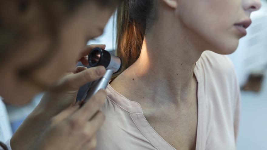 “El mejor tratamiento en el cáncer de piel es el diagnóstico precoz ”