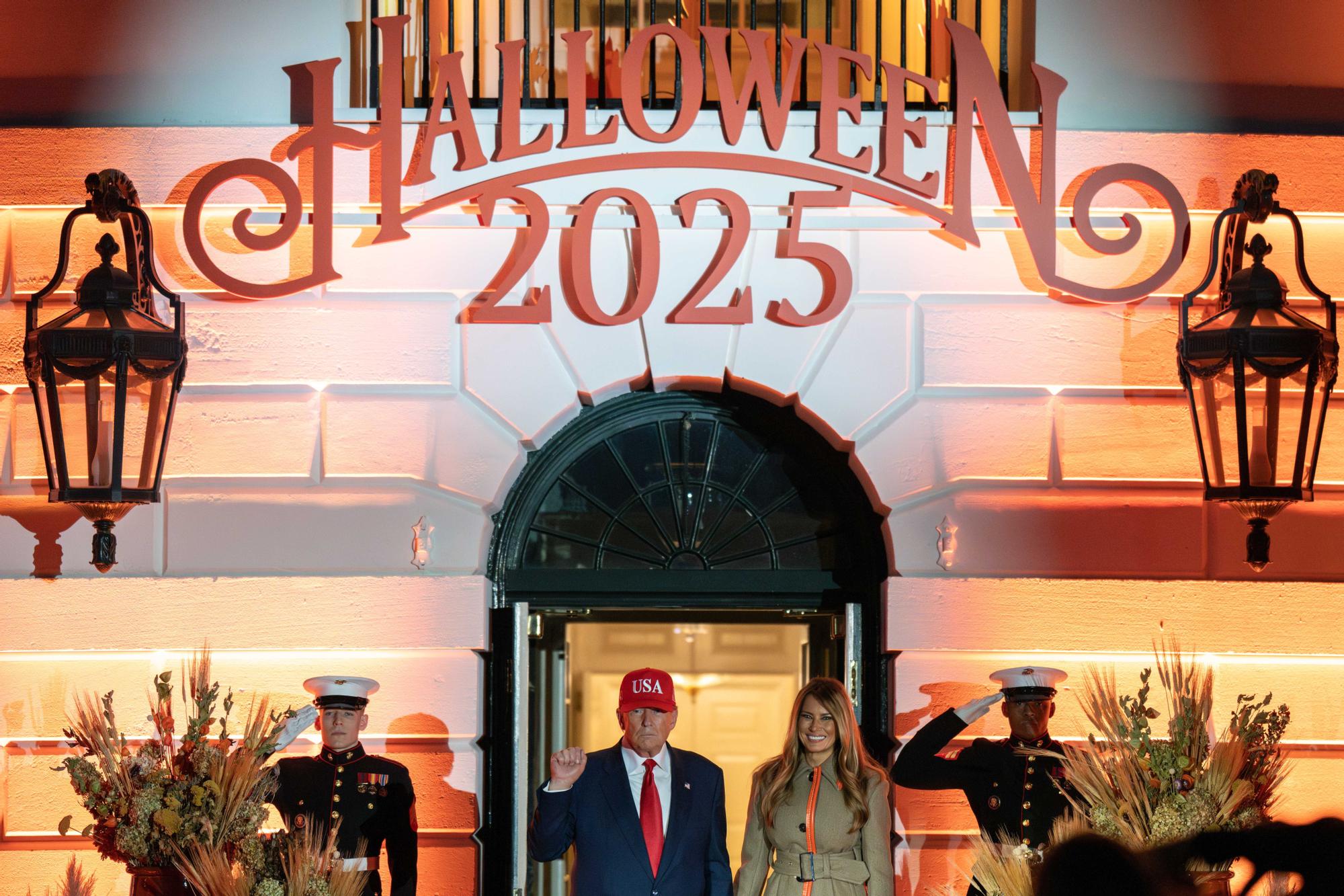 Melania y Trump se rinden ante Halloween: dulces, niños y calabazas en la Casa Blanca