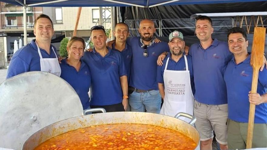 Su Gozotan inunda Amurrio de aroma a bonito