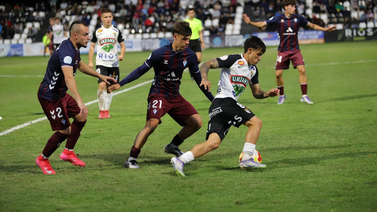 Lance del juego de un partido anterior del Tudelano.