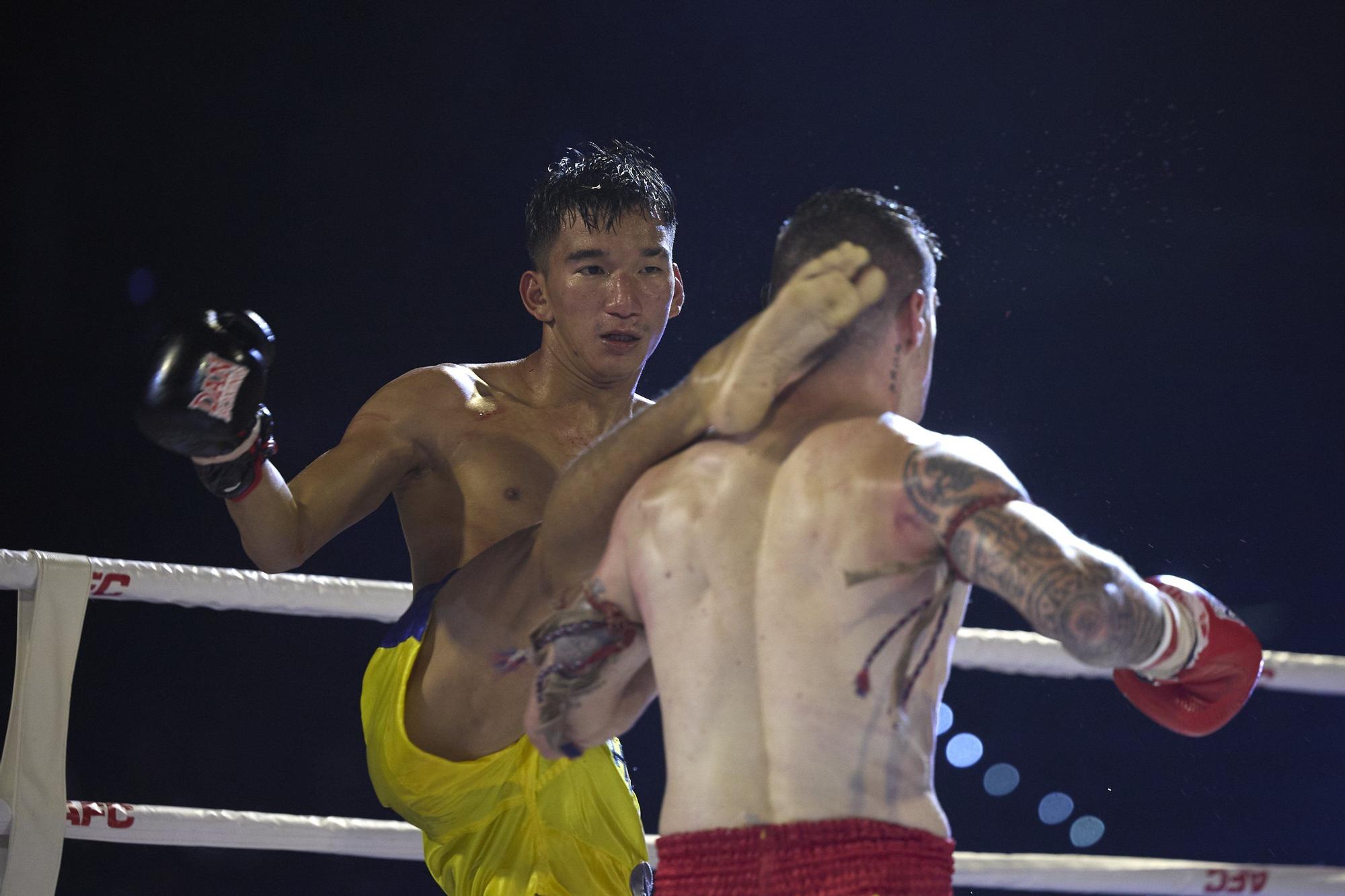 El Muay Thai pone en pie el Navarra Arena