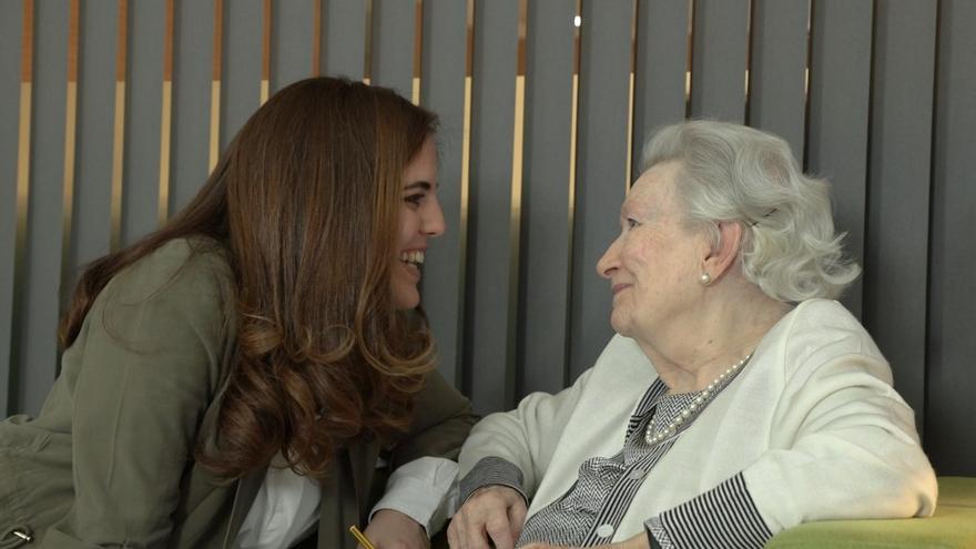 Foto del archivo familiar de Lara Feliu y su abuela Ana María Lajusticia, ya fallecida.