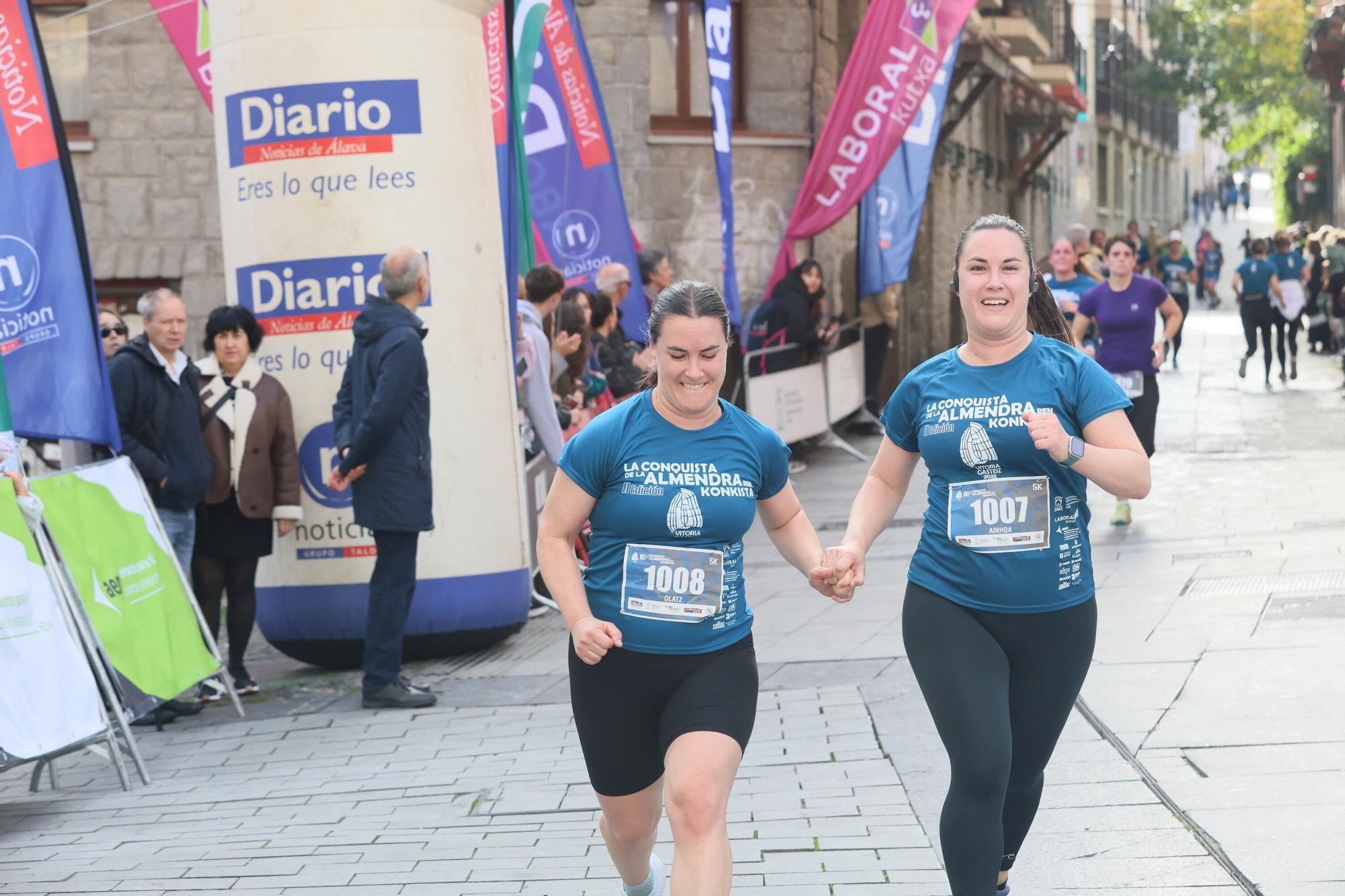 En imágenes: Miles de personas participan en La Conquista de la Almendra