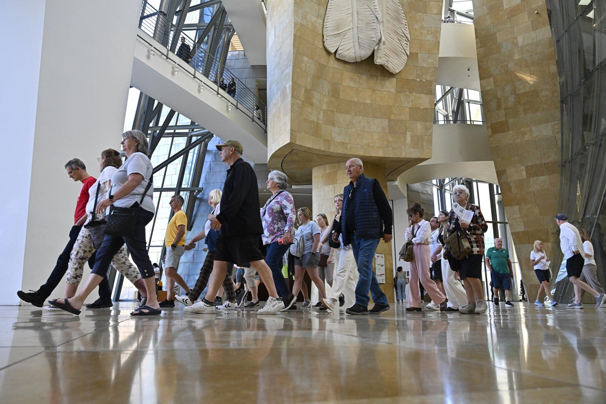 El Museo Guggenheim acoge a miles de visitantes en su 28º cumpleaños