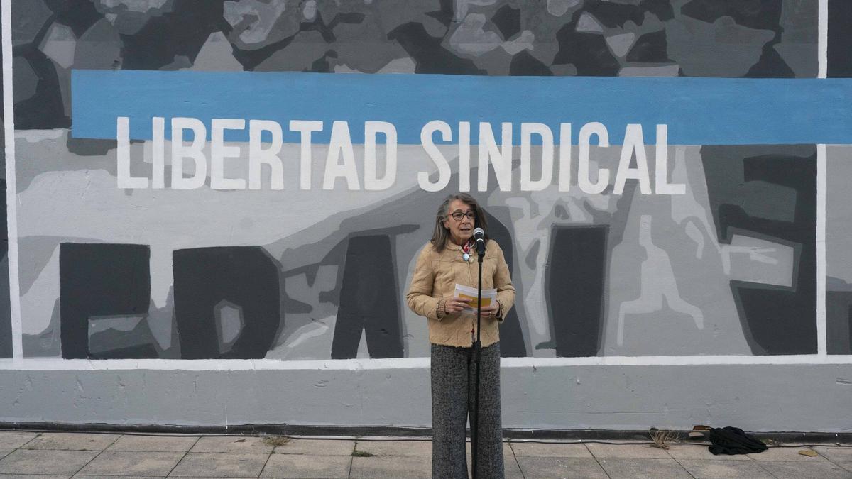 En imágenes: Zabalgana estrena un mural sobre la evolución del movimiento obrero