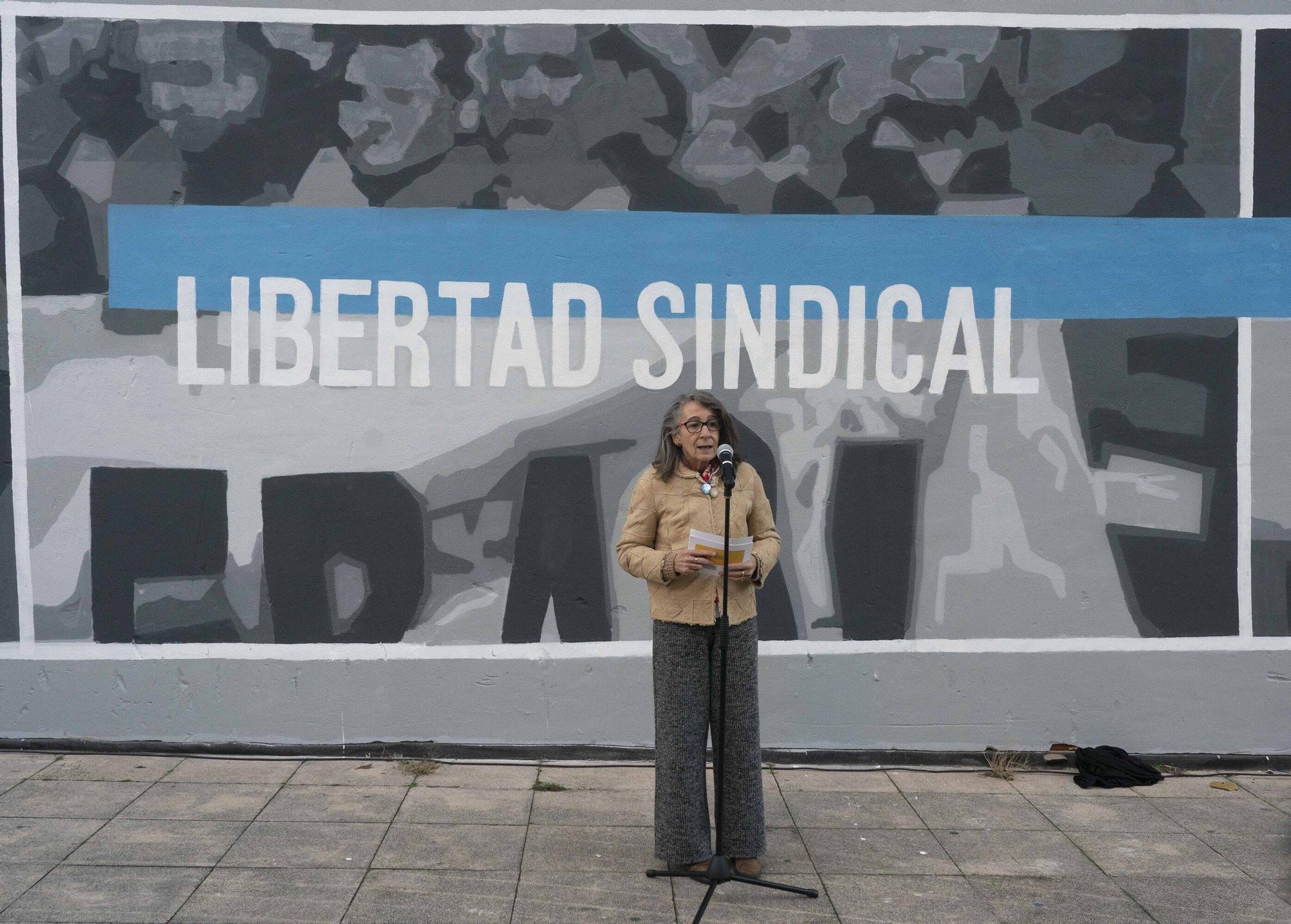 En imágenes: Zabalgana estrena un mural sobre la evolución del movimiento obrero