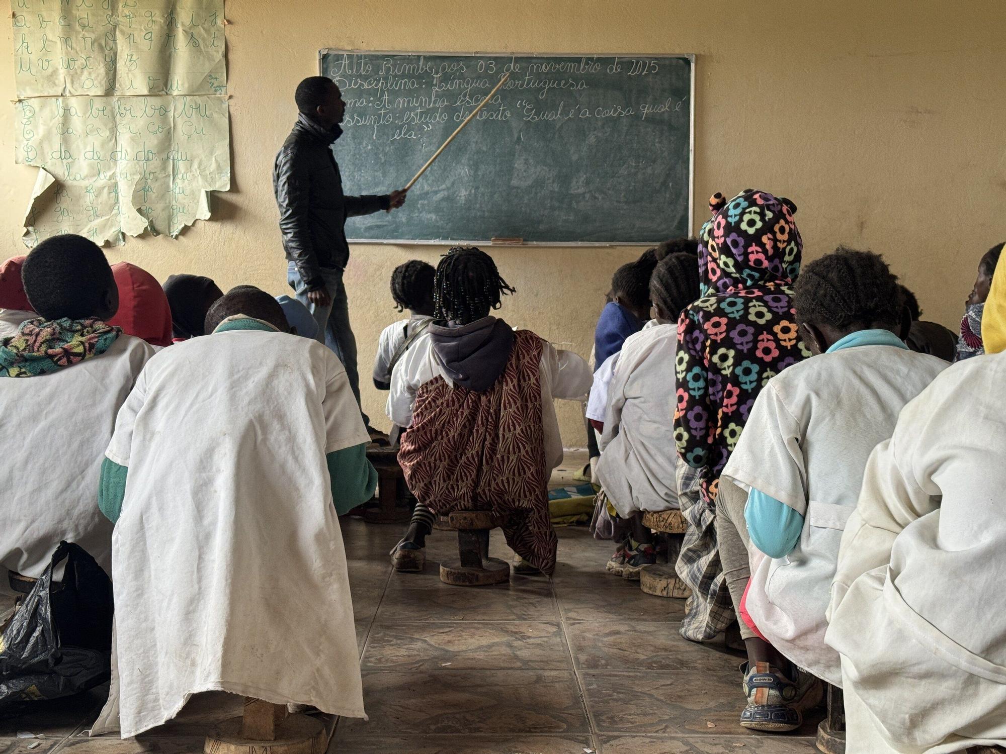 Clase de Primaria en Alto de Bimbi.
