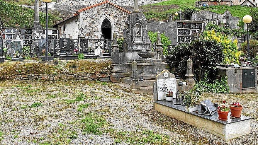 Malestar en Deba ante el proceso para trasladar el cementerio