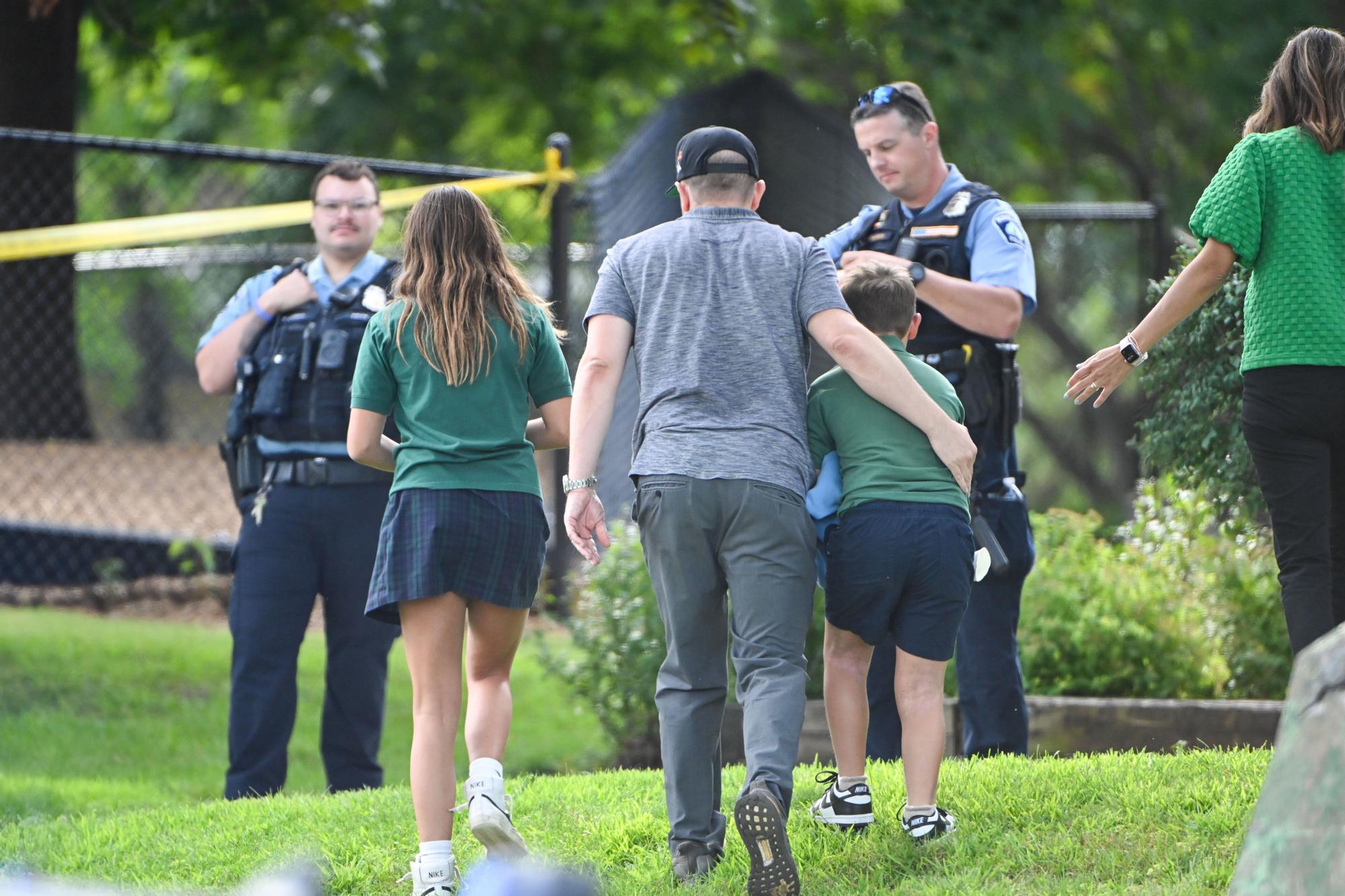 Tiroteo moral en una escuela católica en Minneapolis