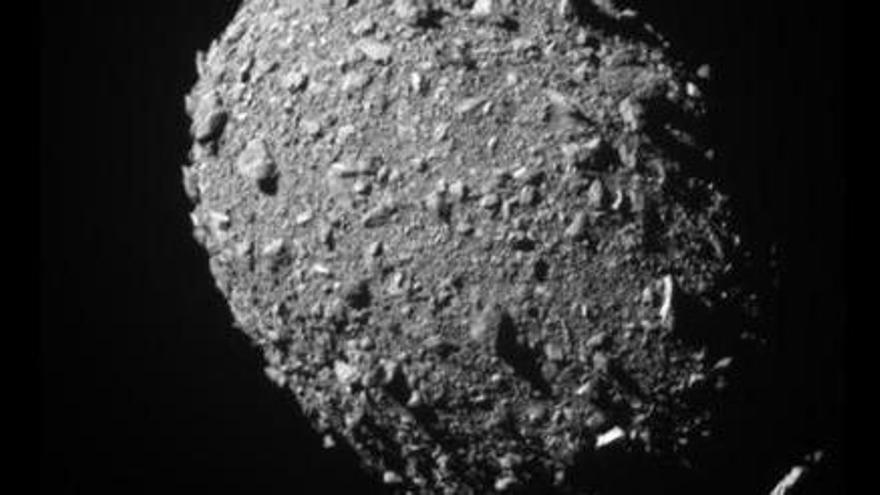La NASA estrella con éxito una nave contra un asteroide en un ensayo para salvar la Tierra