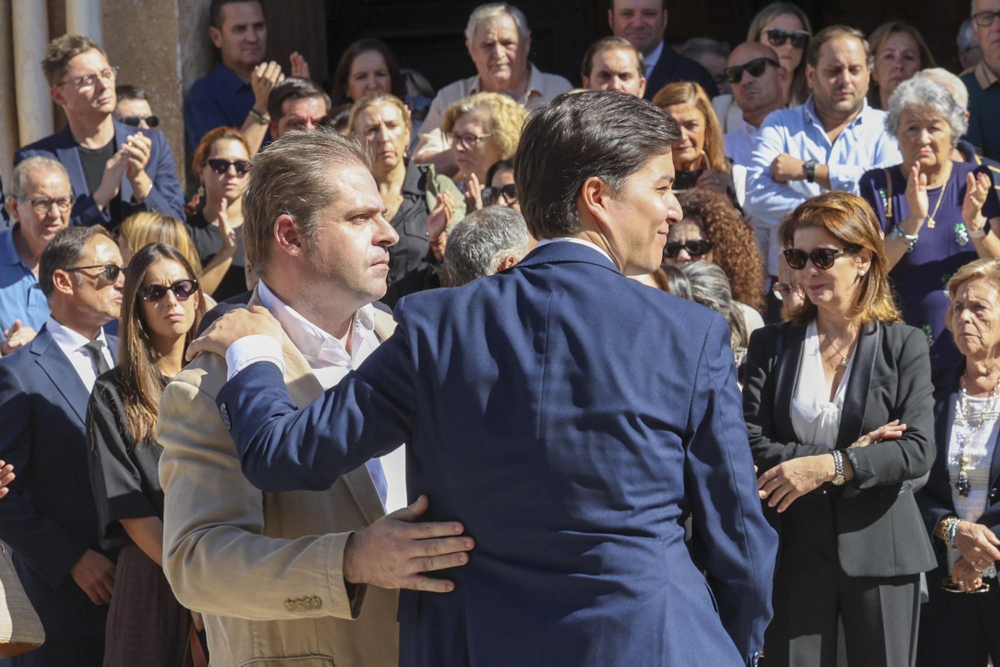 Multitudinaria despedida a Fernández Vara