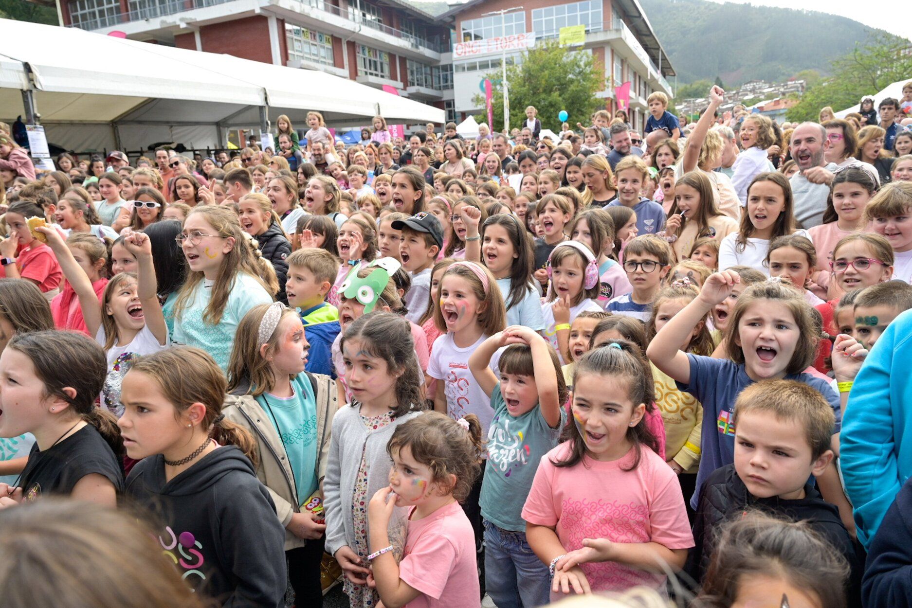 [Fotos] Kilometroak 2025 pone a saltar al euskera en Elgoibar