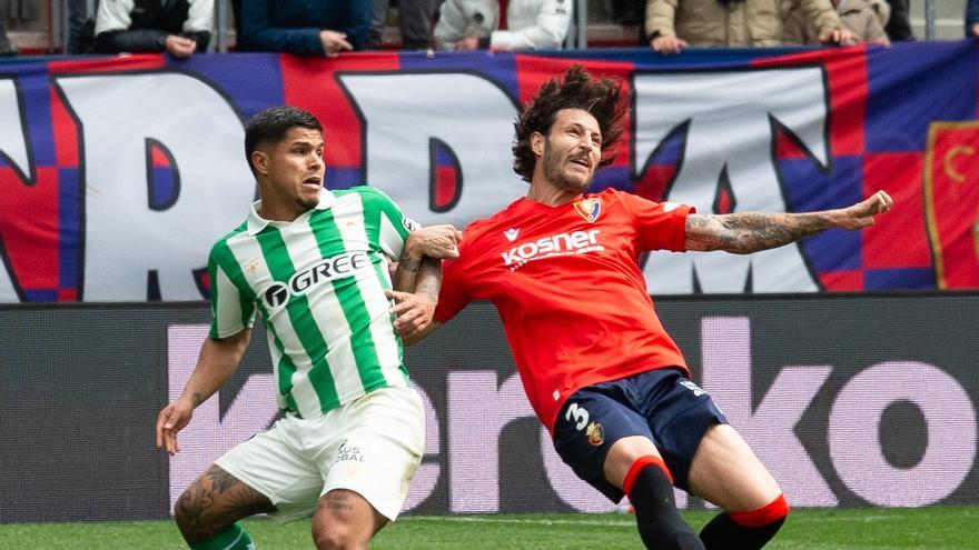 Osasuna reclama un penalti a Aimar y una roja para el Cucho