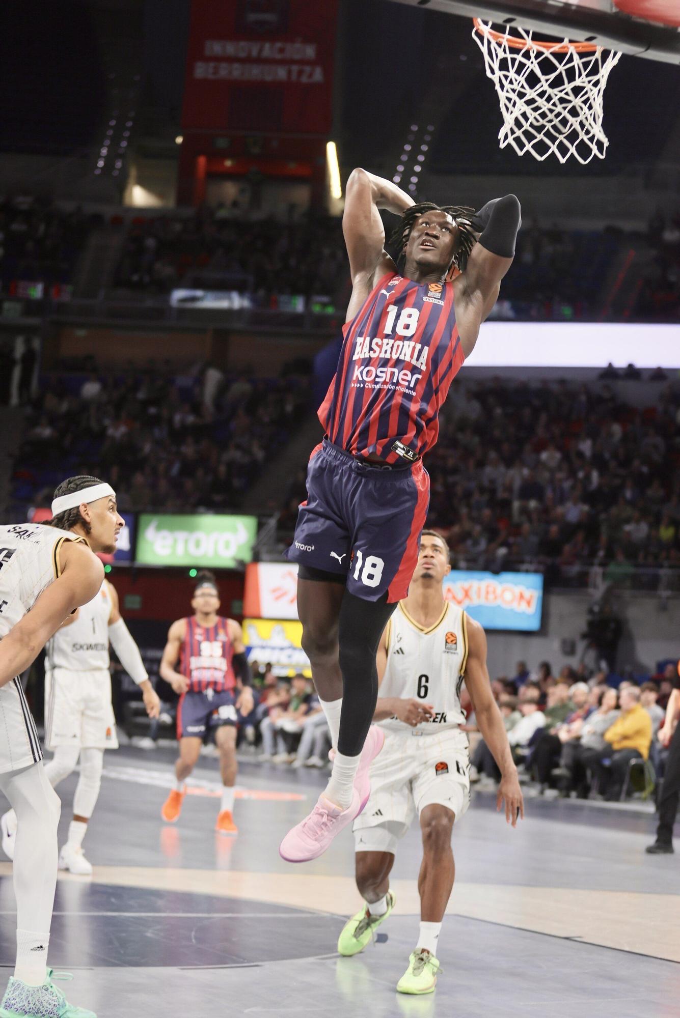 Las imágenes del Baskonia-Asvel de Euroliga en el Buesa Arena