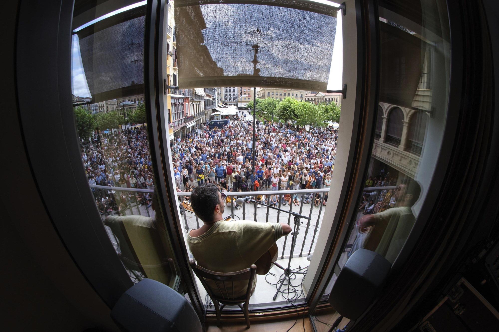 Actuación de Duquende y Julio Romero en la Plaza del Ayuntamiento