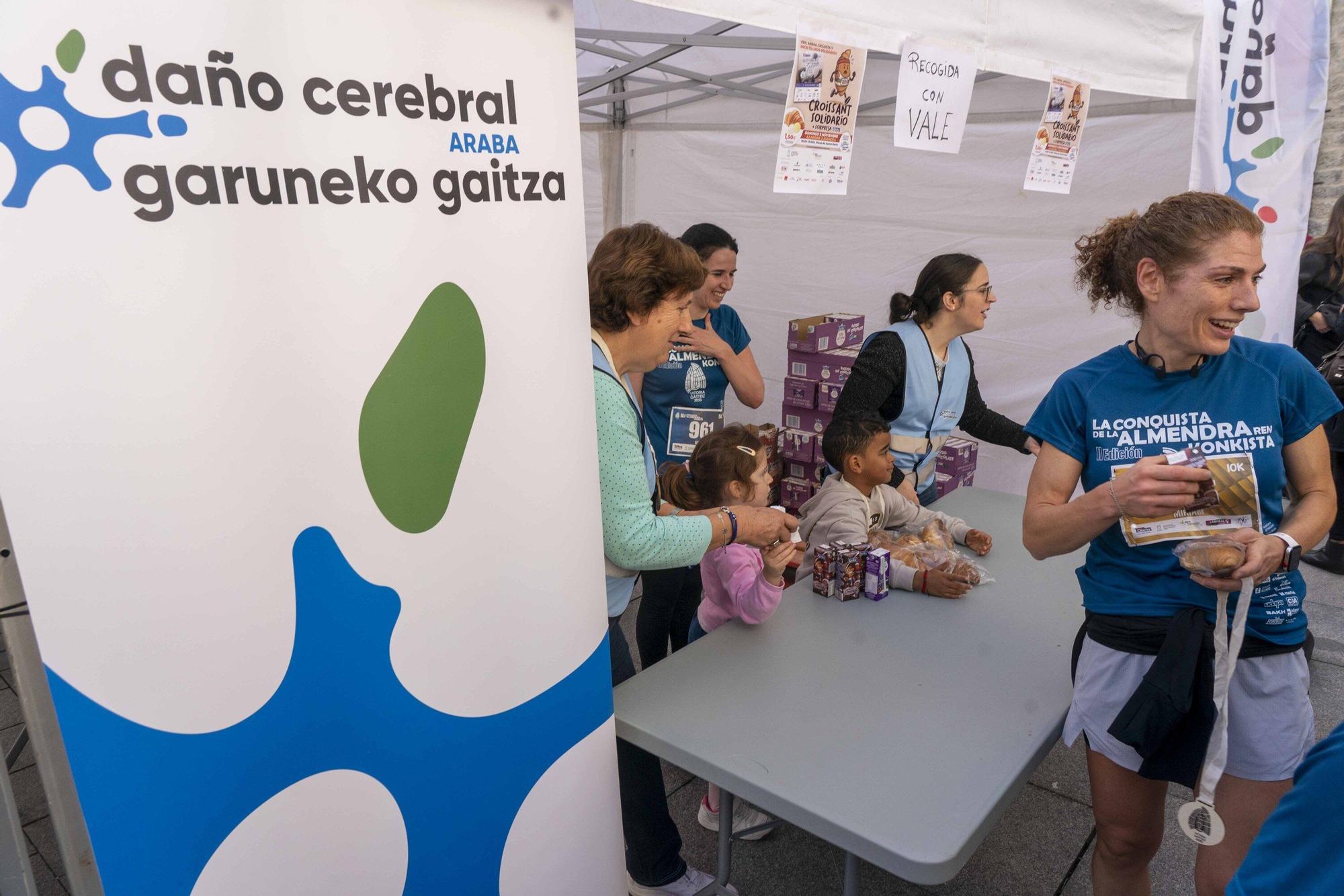 En imágenes: Un millar de corredores atraviesan la almendra
