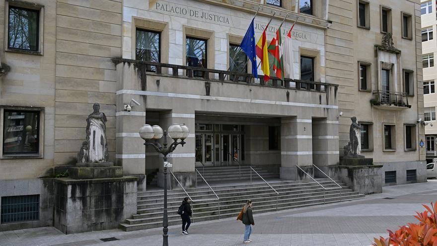 De prometer arreglos a desaparecer con 6.700 euros: dos años de cárcel para un fontanero en Bizkaia