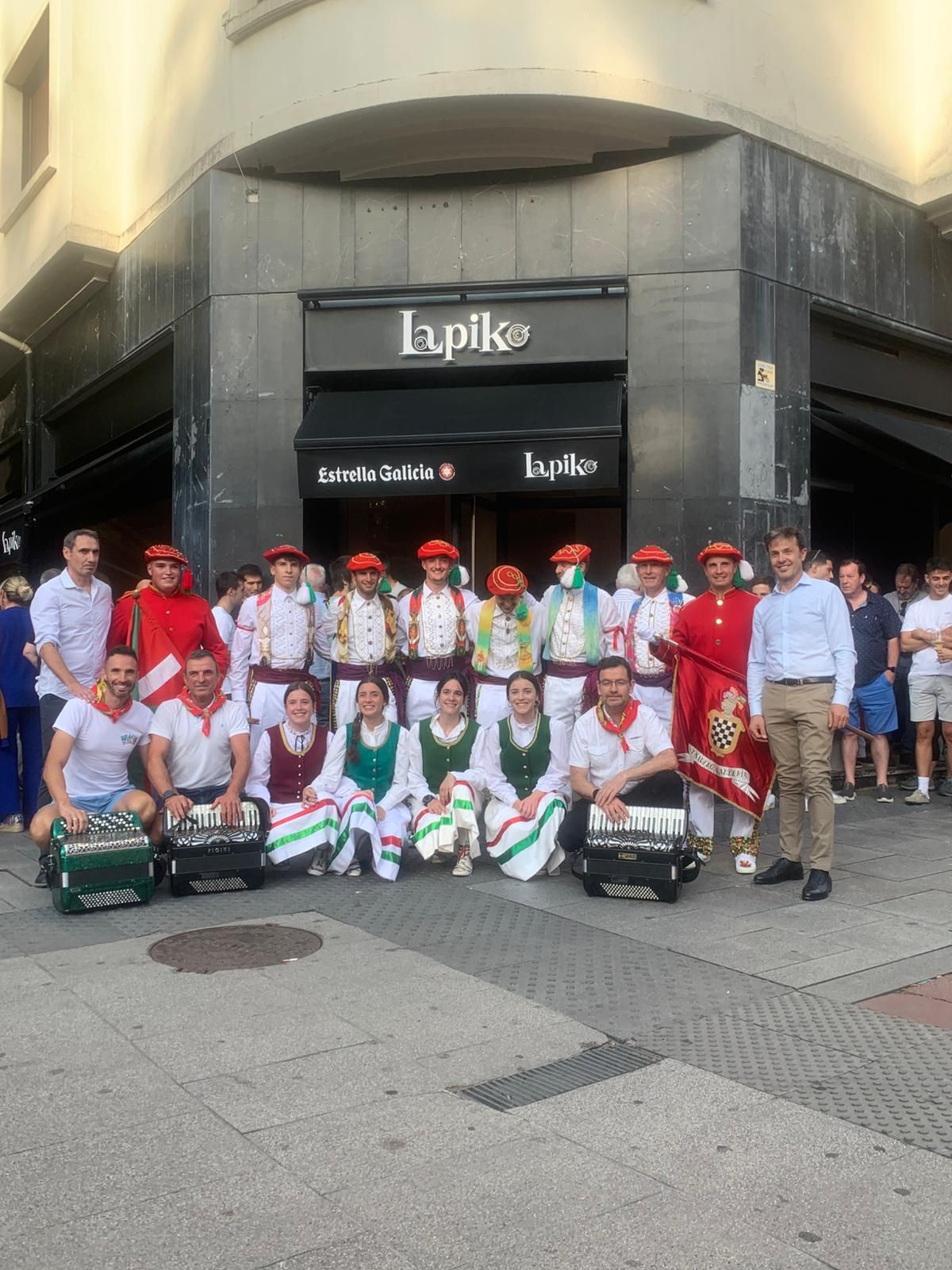 Imágenes de la inauguración del restaurante Lapiko