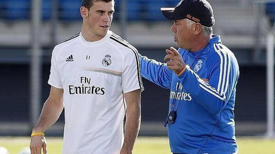 Bale disfruta de su primer día como jugador madridista