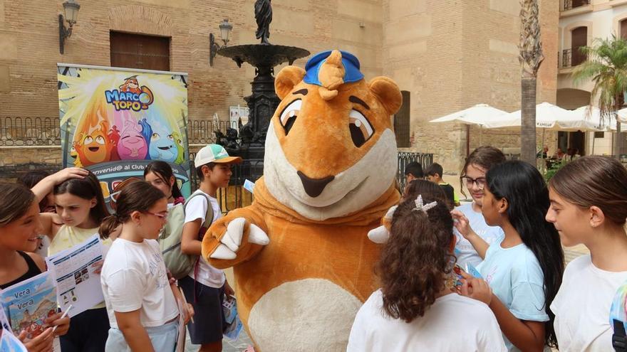 'Marco Topo', el guía turístico de peluche que recorrerá Gernika-Lumo