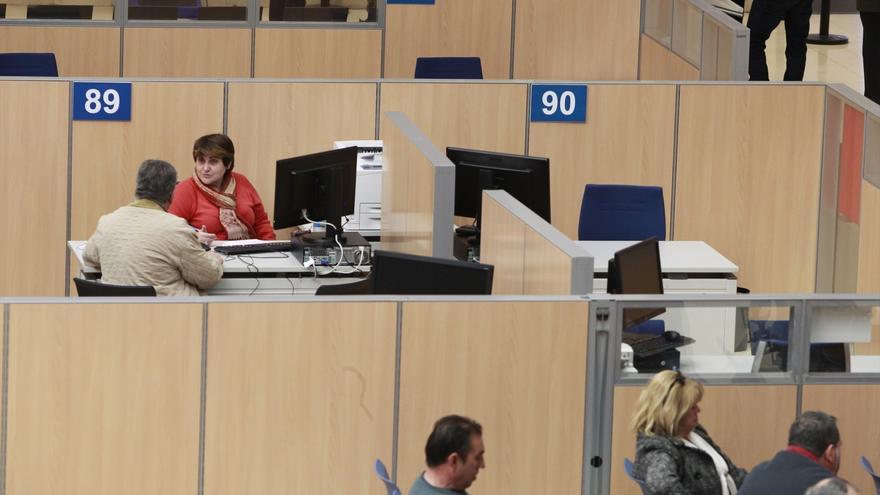 El Gobierno español aprueba la jornada de 35 horas para más de 220.000 funcionarios del Estado