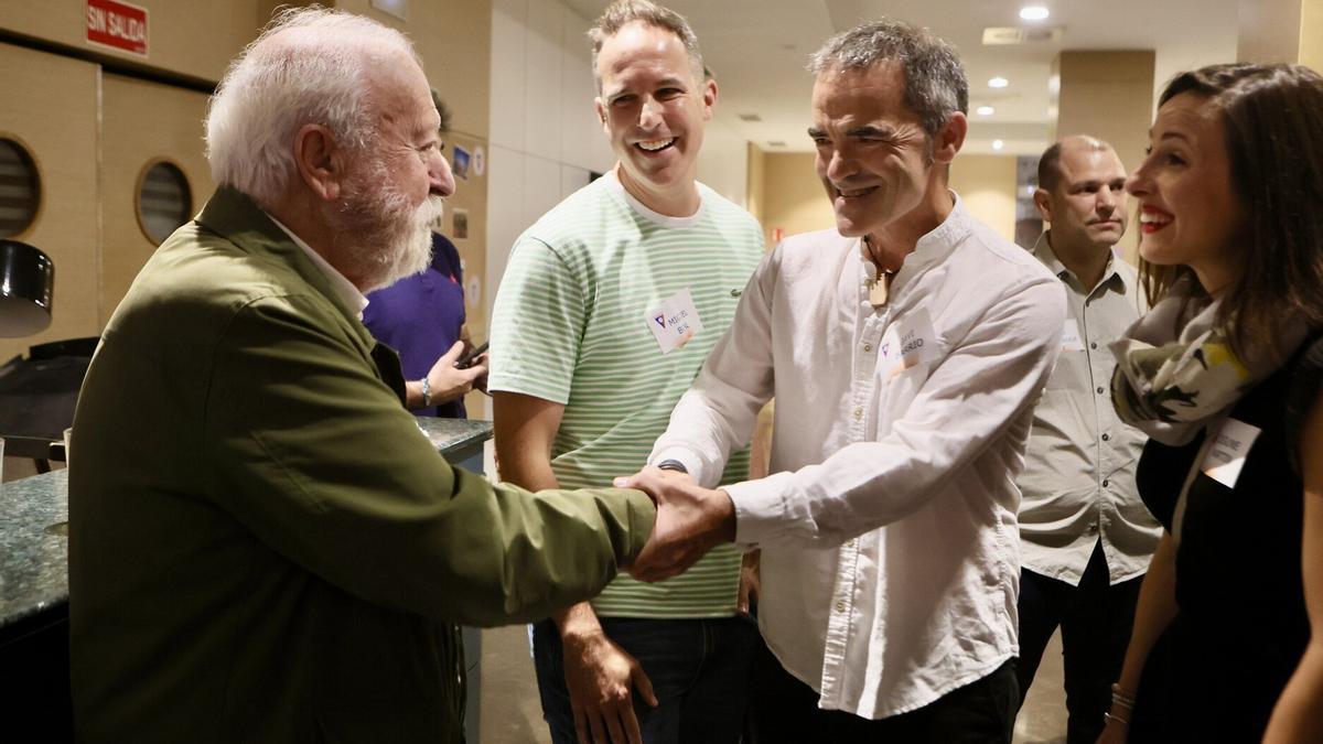 Homenaje a Víctor Clemente, histórico del atletismo alavés.
