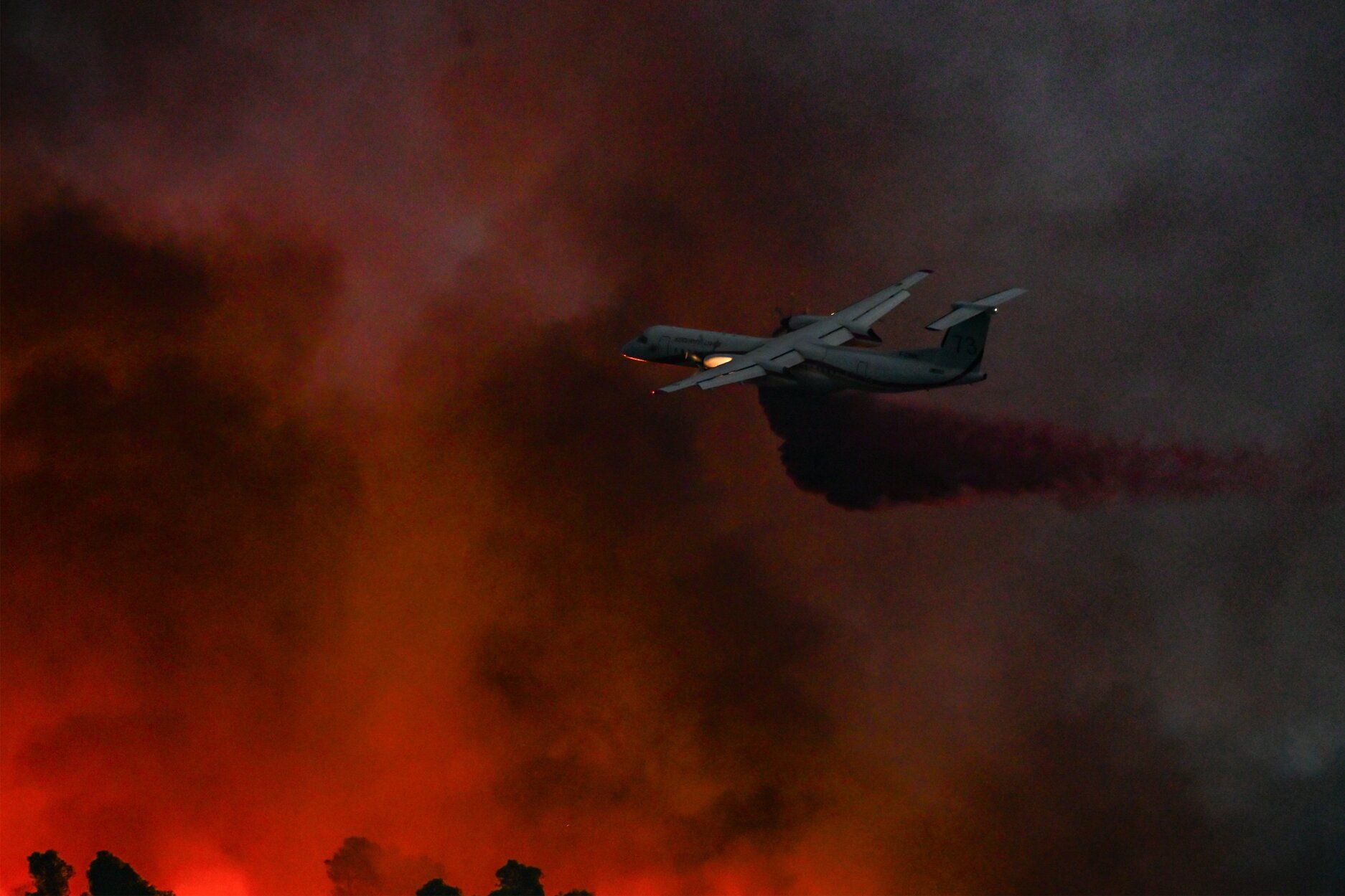 Francia lucha contra uno de los peores incendios en medio siglo