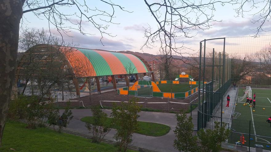 Basauri estrena una nueva cancha multideporte en Basozelai