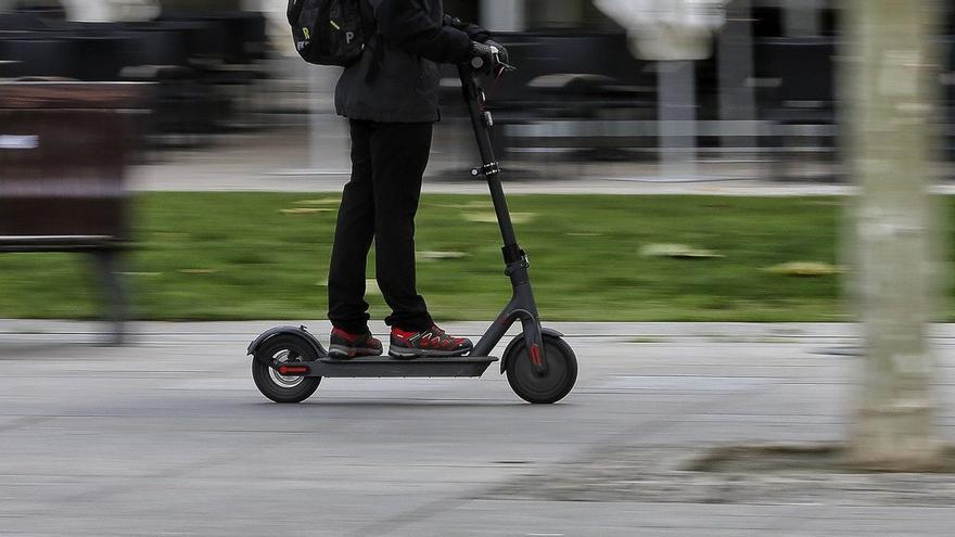 Un conductor ebrio atropella en patinete a dos personas mayores en Pamplona
