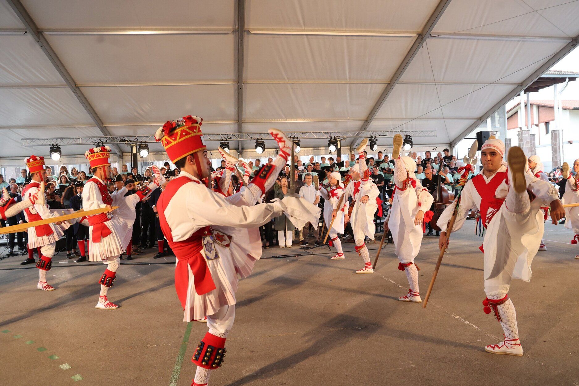 Sin mugas, pero con música y danzas, para celebrar los 1.000 años de 'Ipuskoa' en Berastegi